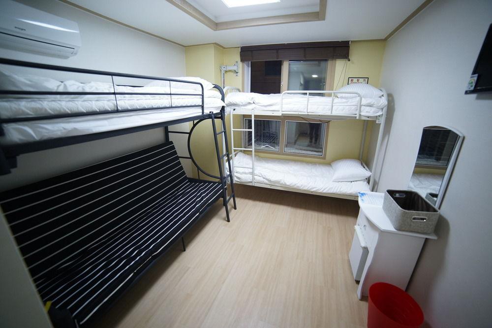 Отель Cozybox Сеул Экстерьер фото